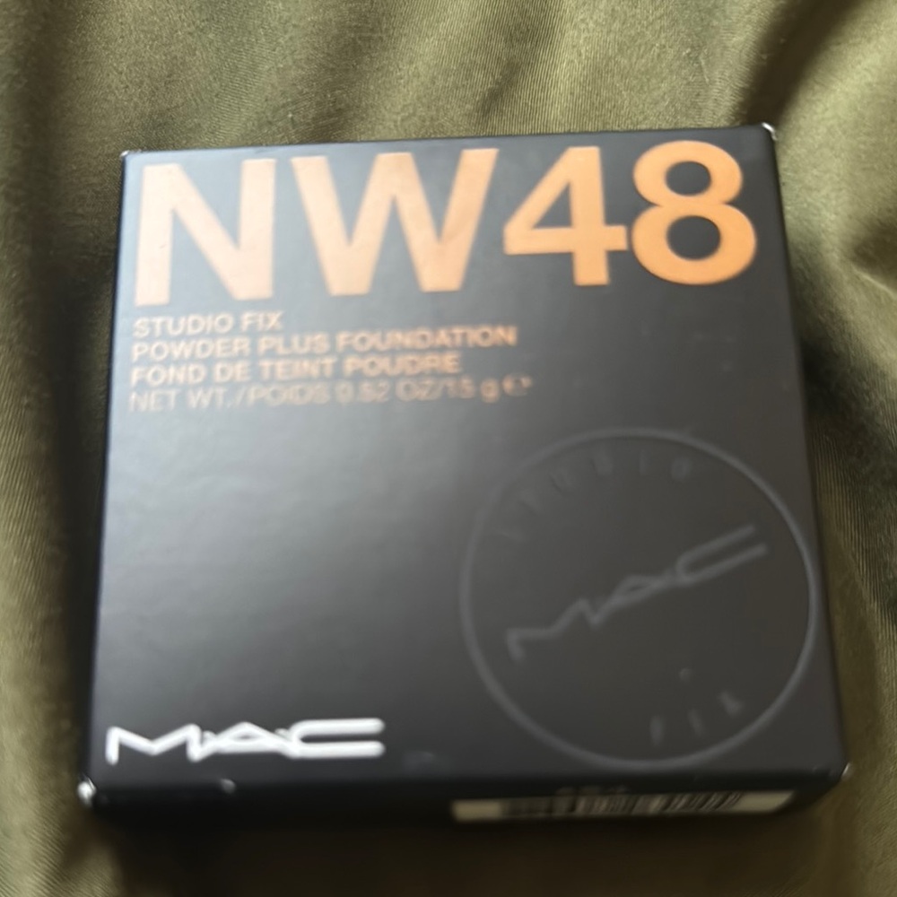 MAC Cosmetics Studio Fix Powder Plus Foundation NW48